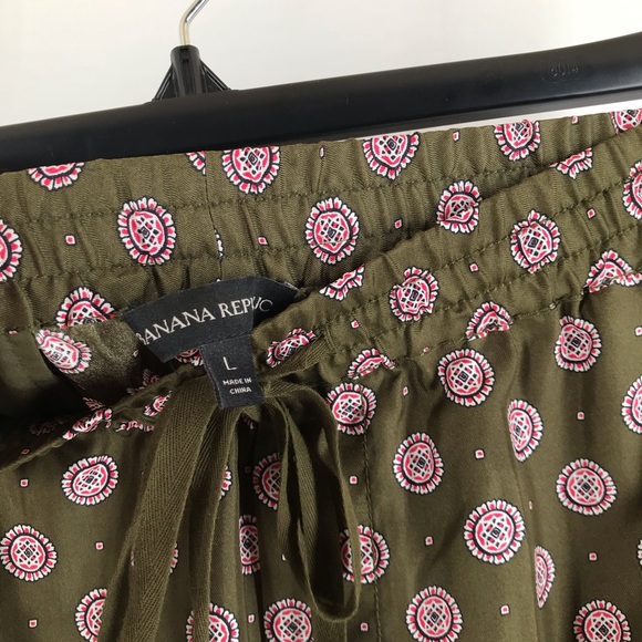 Banana Republic Other - Banana Republic Green Silk Print Pajama Pants